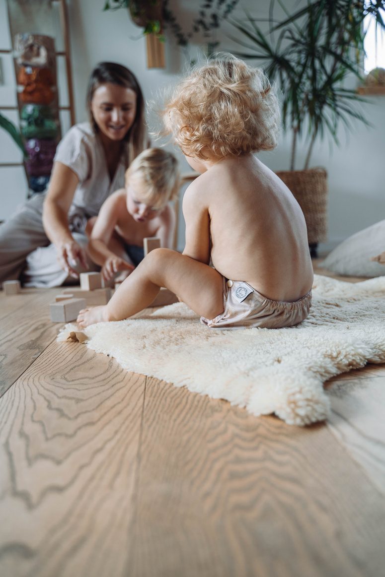 Mama mit Kindern im Alltag